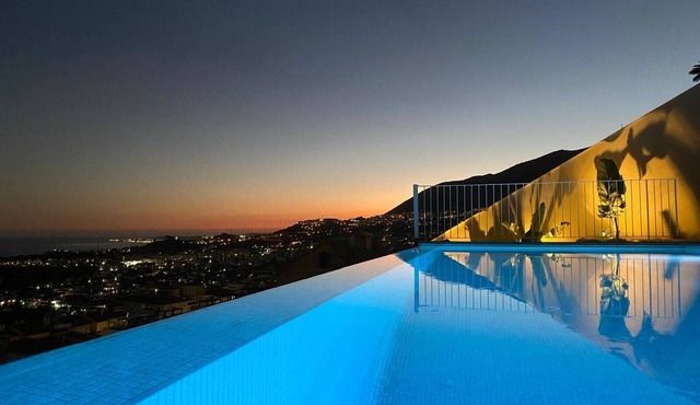 Spacious Villa with great views!
