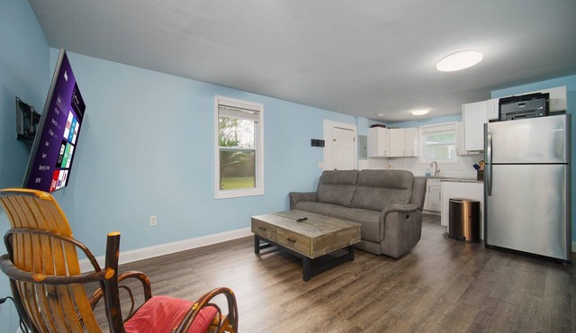 Studio Homey Studio Minutes from Mayo Clinic & UNF!