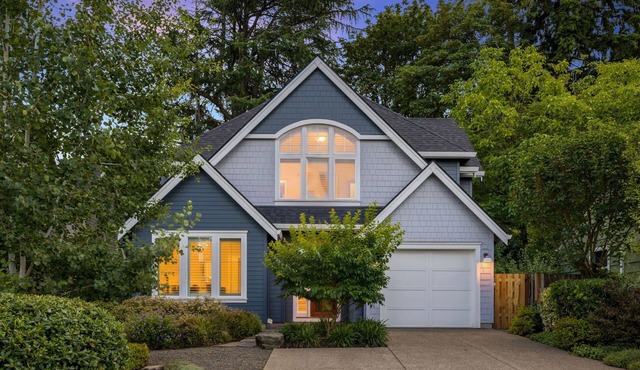 Stylish Lake Oswego Retreat - All new high end furnishings and amazing patio