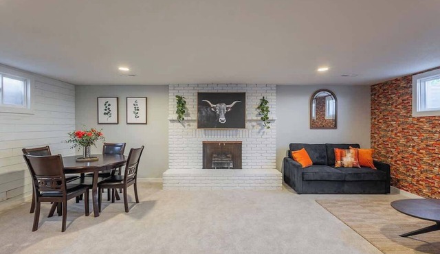 Sweeping Views for 26 with Fire Pit & Gym