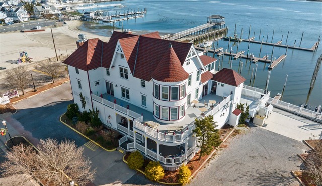 TAVERN ON THE BAY HOTEL- Nucky Johnson Suite