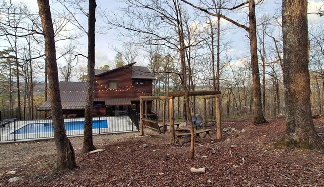 Three Bears Hideout, Mountain Views, Relaxing pool retreat