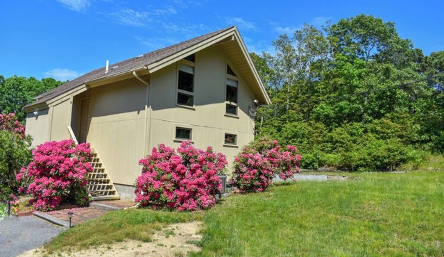 Three bedroom home sleeping 7 on Bayside with central air!