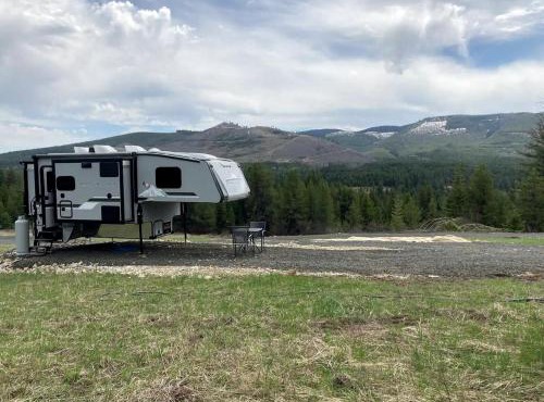Tiny Caravan Great for Couples with Landscape Views in Idaho