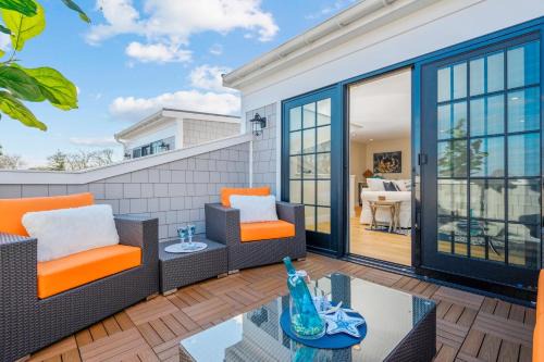 TJs Tide: Prime Location Condo w/Outdoor Deck