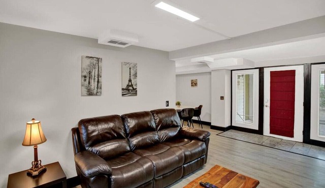 Unique Downtown 2br 2ba close to everything Apt.B