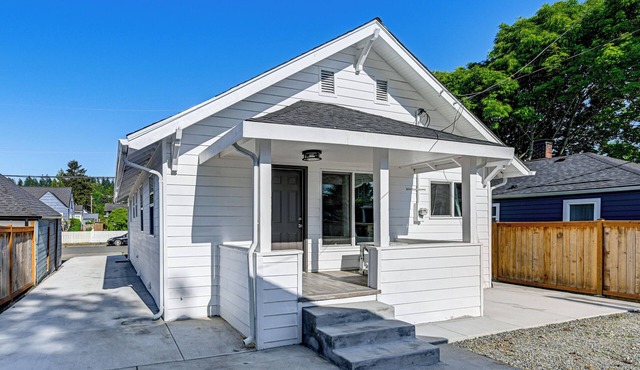 Updated + Modern Craftsman Bungalow in Renton!