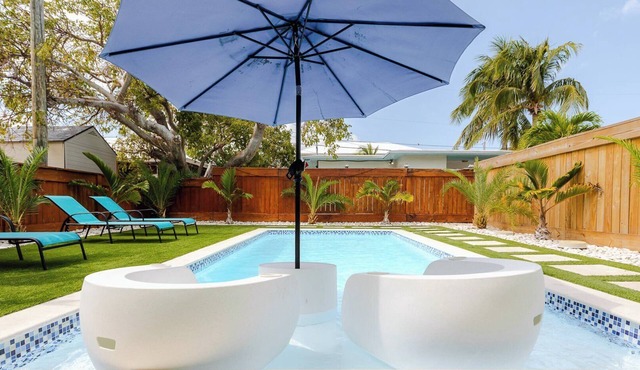 Vaca Vista 3 bed 3 bath pool and 2 jacuzzi`s 40 ft of dockage 2 kayaks 2 paddleboards