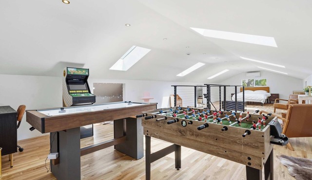 Van Nuys 1BR | Sauna + Game Room | Sleeps 8 | C&C