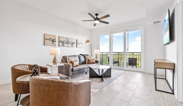 Waterfront 4BR w/pool, hot tub & sauna