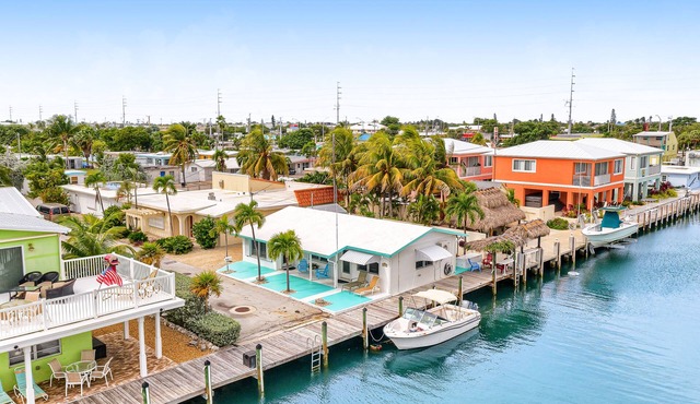 Waterfront Cottage: 60-ft. dock, Fish Station, free WiFI, 3 TVs & washer/dryer