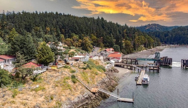 Waveside on Orcas Ferry Terminal