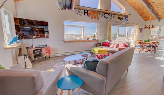 Whimsical Ocean Front Home! Hot tub & Dog Friendly!