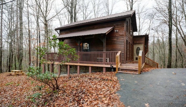 Whispering Winds- Pet Friendly, Hot Tub, Arcade Games, Firepit