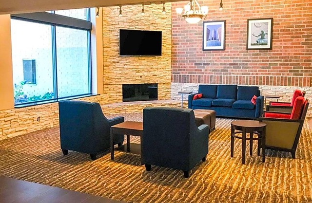 2-Star Hotel ∙ Comfort Inn Farmington Hills