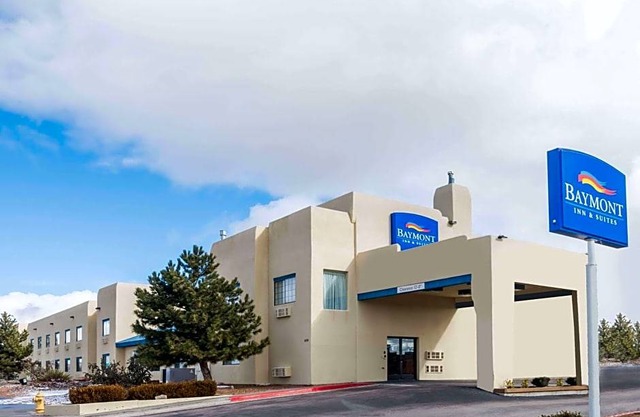 2-Star Hotel ∙ Baymont by Wyndham Santa Fe