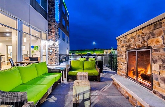 2-Star Hotel ∙ Holiday Inn Express & Suites - Rice Lake, an IHG Hotel