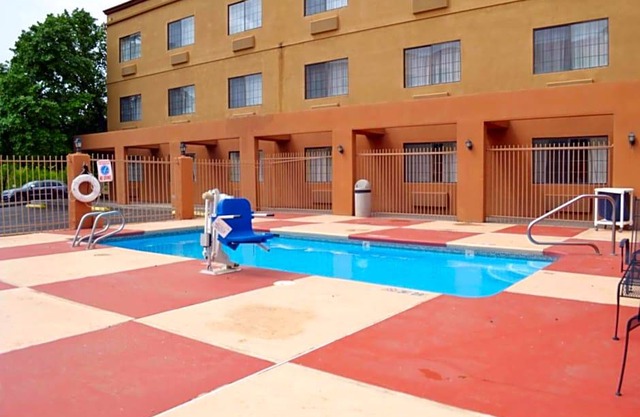 2-Star Hotel ∙ Ramada by Wyndham Santa Fe