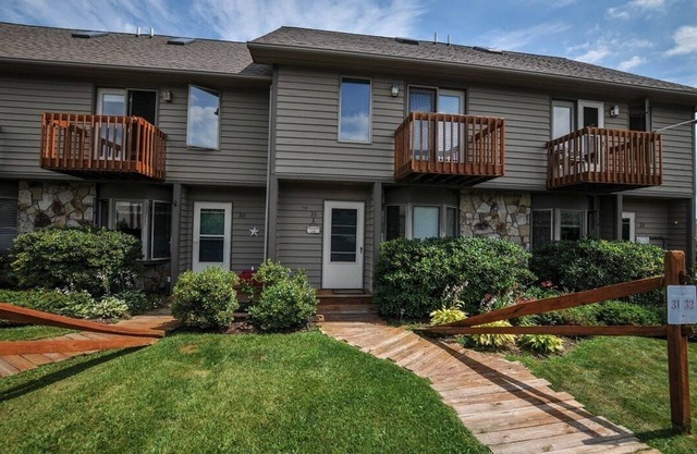 4 level townhome is steps away from WISP ski slopes. Sleeps 10, 3BA. Fireplace