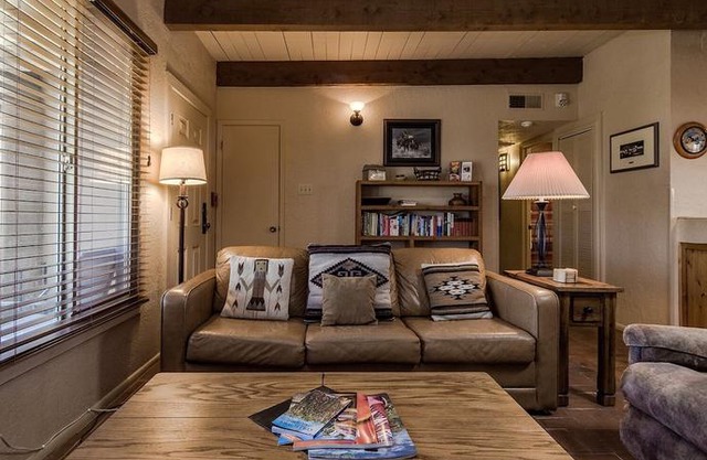 Artist Road #30, 2 Bedrooms, Fireplace, Pool Access, Washer/Dryer, Sleeps 4