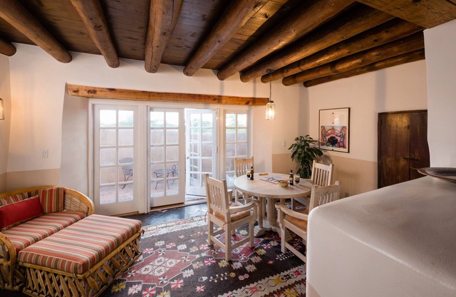 Best of Santa Fe~Walk to Plaza, Kiva Fireplaces & Mountain Views