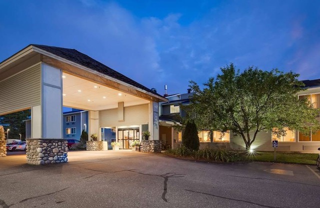 Best Western Plus Windjammer Inn & Conference Center