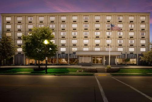 Riverfront Inn 