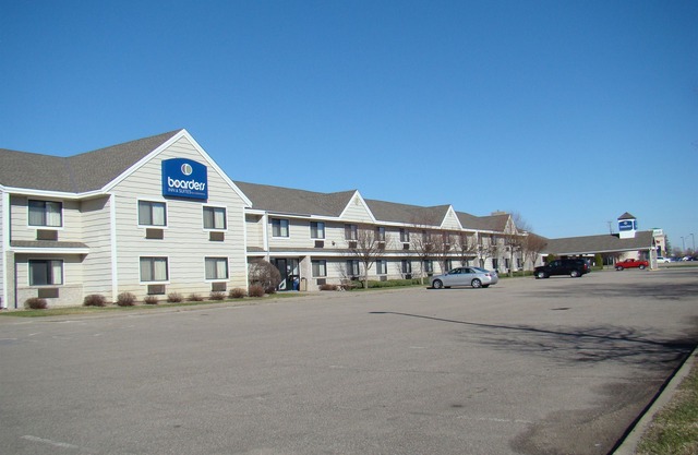 Boarders Inn & Suites by Cobblestone Hotels - Faribault
