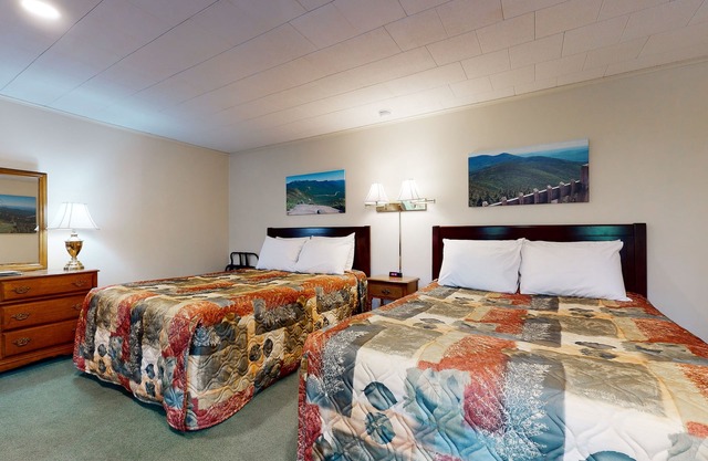 Charming and casual motel in a great location with shared resort amenities