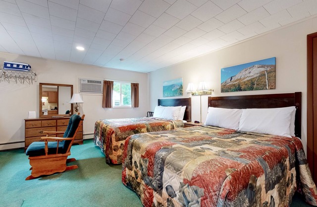 Charming and causal motel in a great location with shared resort amenities