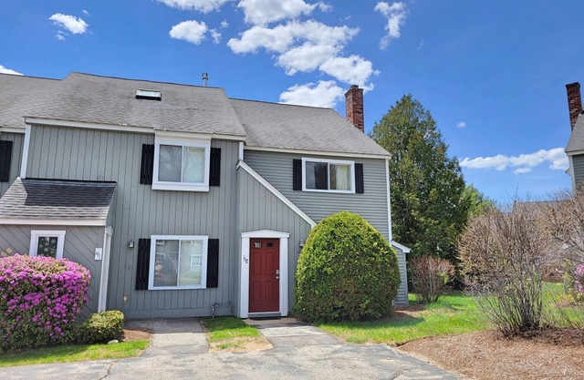 Close to shops/dining/town.TV, WiFi, AC, pool, deck,pet-friendly.A0162 by LRS