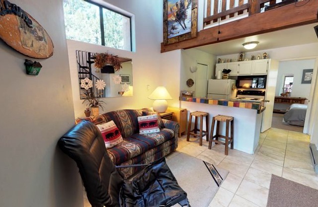 Close to Slopes; Wood-Burning Fireplace! Redwood Commons B6