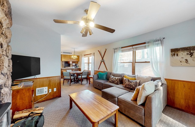 Comfortable condo with mountain views, patio, & easy ski access