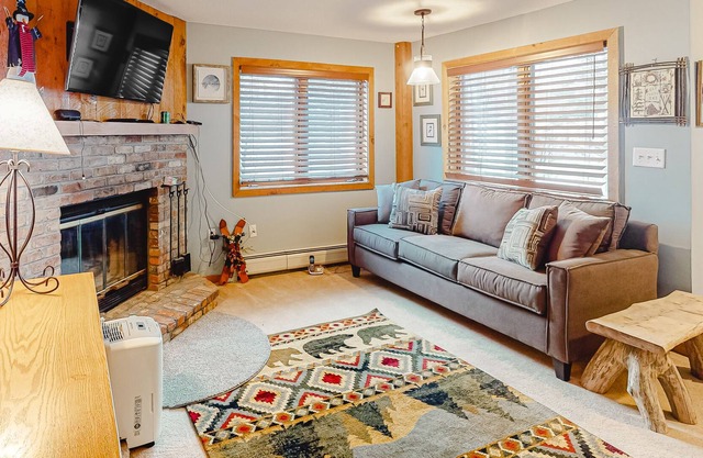 Convenient ski-in/out condo with a fireplace, tennis, washer/dryer, & WiFi