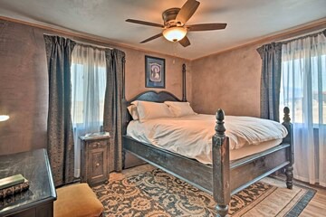 Cozy 'Blue Adobe' w/ Steam Room 2 Mi. from Taos!