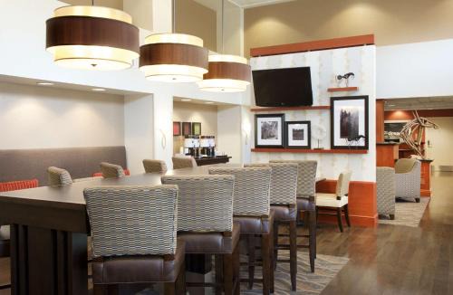 Hampton Inn Suites Lands 