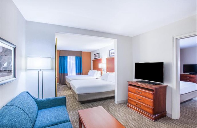 Holiday Inn Express Hotel & Suites Brattleboro