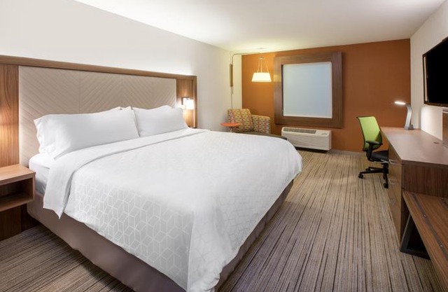 Holiday Inn Express Hotel & Suites Las Vegas