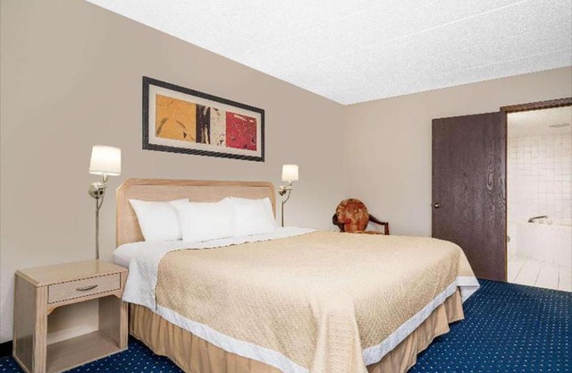 Norwood Inn & Suites La Crosse