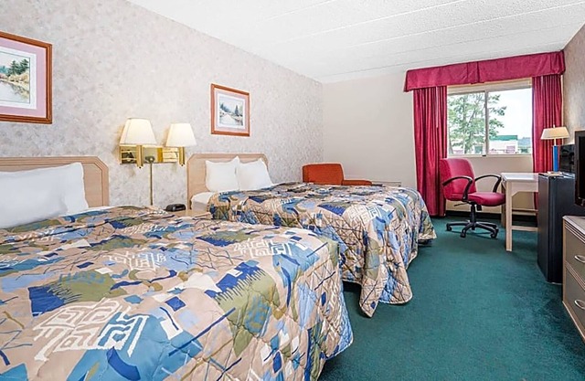Norwood Inn & Suites La Crosse - 2 Queen Bed Accessible Non-Smoking
