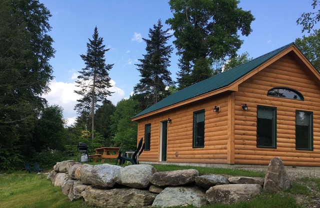 Serene Country Cabin 1 near Stowe, Smuggler's Notch breweries and hiking trails