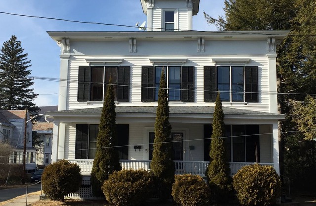 Spacious Victorian duplex near MASSMoCA, MCLA (19)