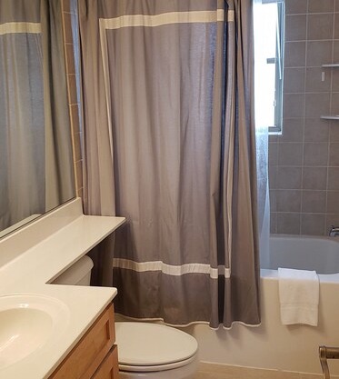 T107 Beautiful condo at Tagalong Golf Resort on Red Cedar Lake