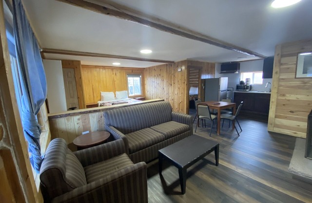 This one bedroom cabin is for 2 and has 2 twin bed