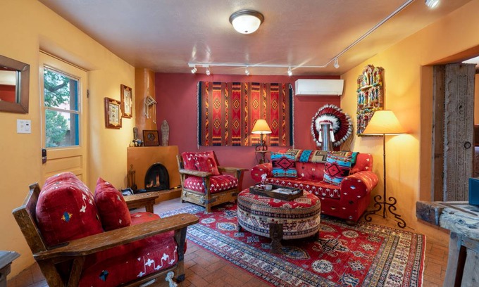 Historic Eastside House | 102 m² House ∙ 2 bedrooms ∙ 4 guests