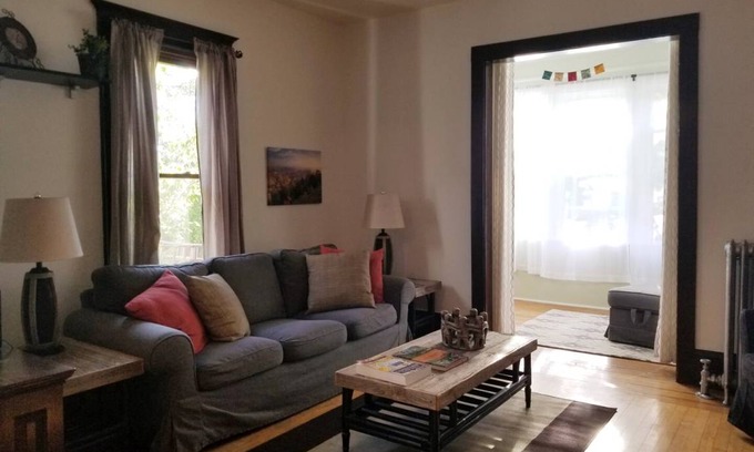 Powderhorn Park Apartment | 111 m² Apartment ∙ 3 bedrooms ∙ 5 guests
