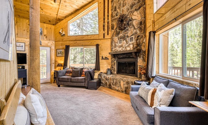 Taos Ski Valley Cabin | 121 m² Cabin ∙ 3 bedrooms ∙ 8 guests