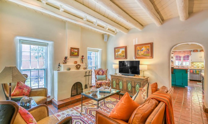 Historic Eastside House | 135 m² House ∙ 2 bedrooms ∙ 4 guests