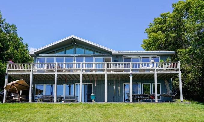 Schuyler Falls House | 139 m² House ∙ 2 bedrooms ∙ 6 guests