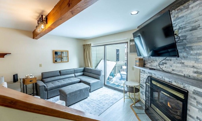 Jeffersonville Condo | 167 m² Condo ∙ 4 bedrooms ∙ 8 guests